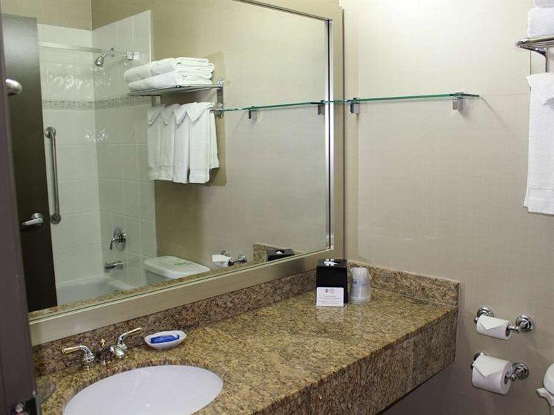 Best Western Plus Uptown Hotel Ванкувър Екстериор снимка