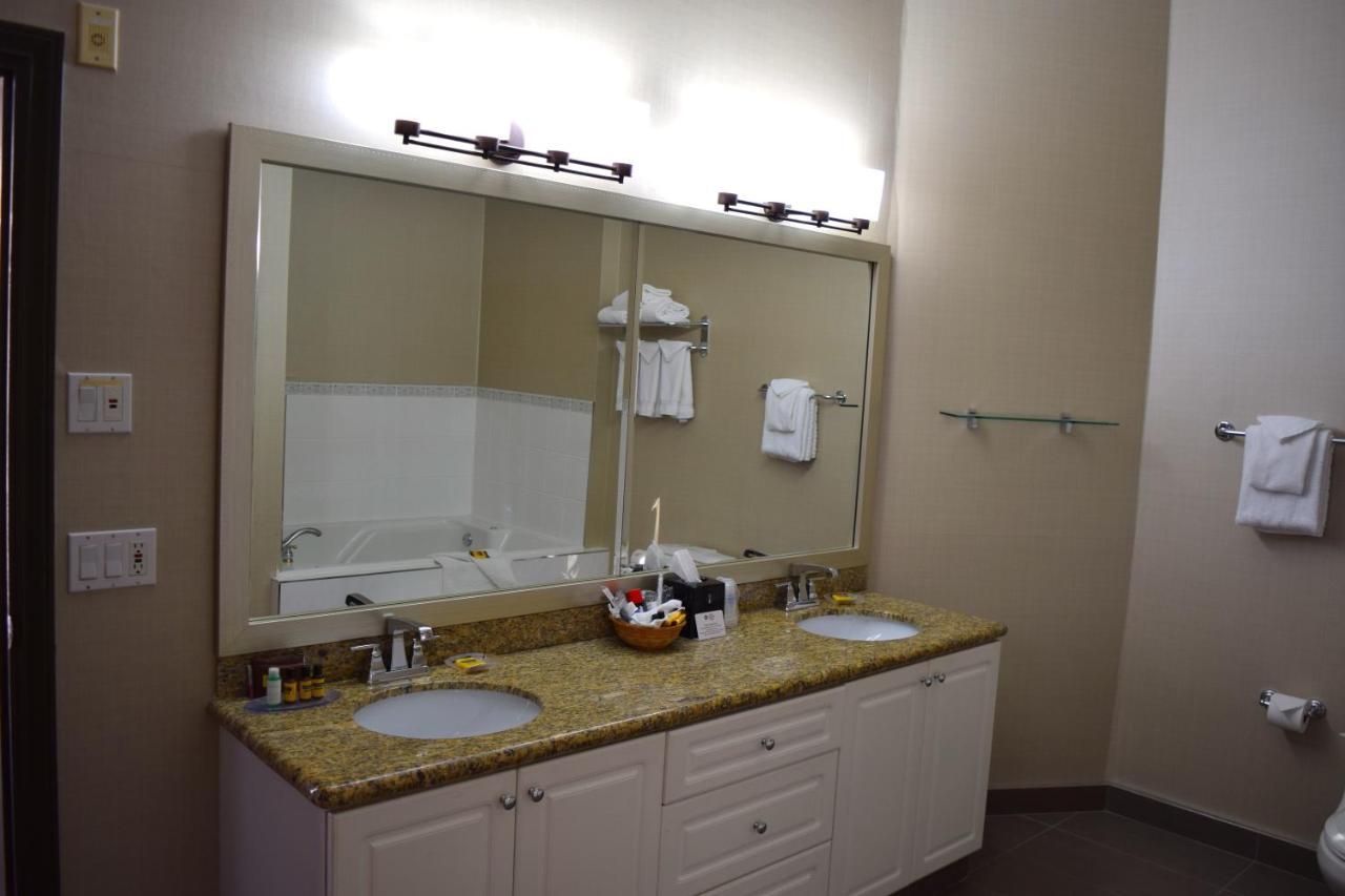 Best Western Plus Uptown Hotel Ванкувър Екстериор снимка