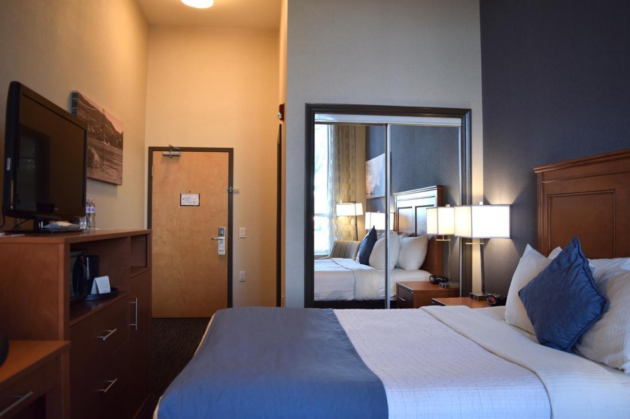 Best Western Plus Uptown Hotel Ванкувър Екстериор снимка